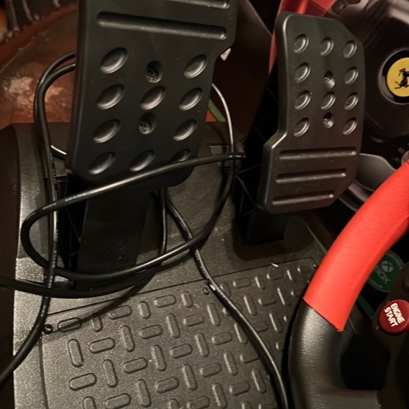 Thrustmaste 458 Ferrari Racing Wheel - Picture 3 of 4